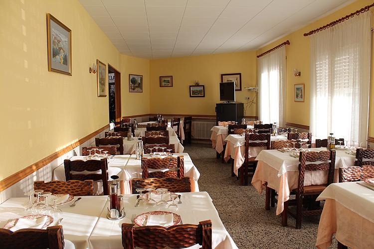 Llança Hostal Gran Sol מראה חיצוני תמונה