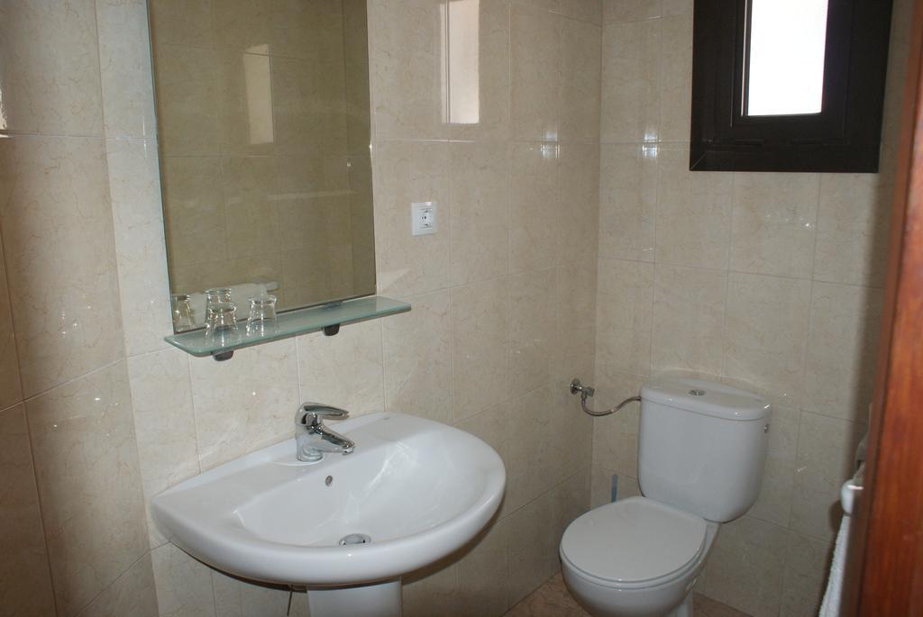Llança Hostal Gran Sol מראה חיצוני תמונה