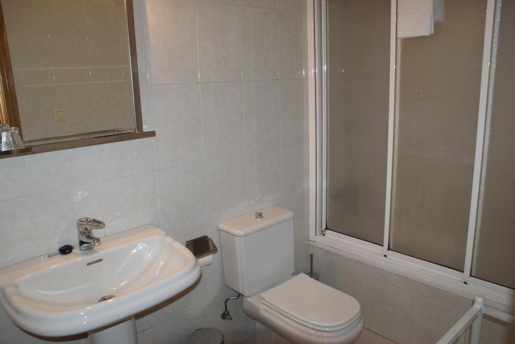 Llança Hostal Gran Sol מראה חיצוני תמונה